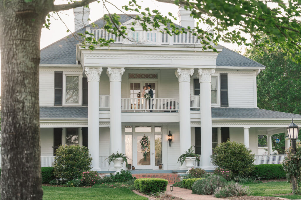 A timeless countryside estate wedding inspiration at Highrock Farms by Oxford wedding photographer, JoLynn Photography