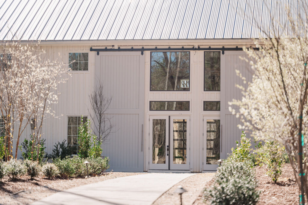 A timeless Hillsborough wedding venue during the springtime